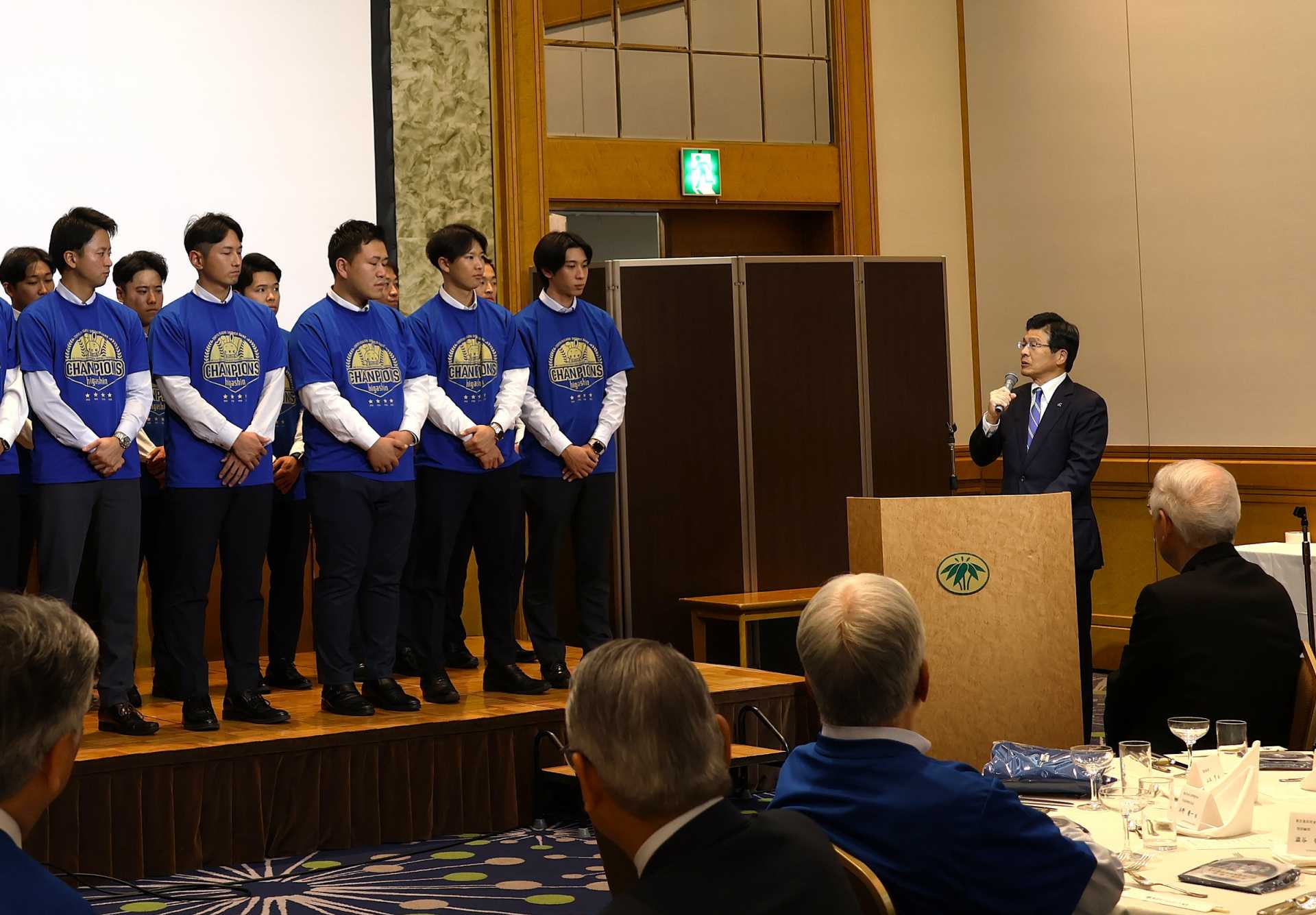 来賓あいさつをする墨田区・山本亨区長