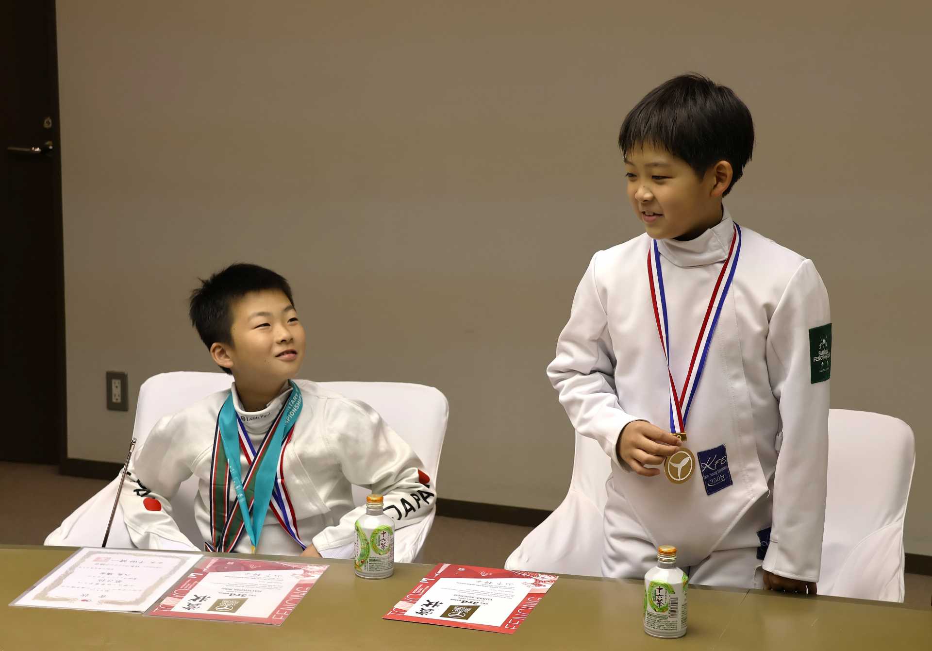 八馬選手（左）は「相手に合わせて攻撃を繰り出す『カウンタータイプ』」で、湯浅選手は「相手を追い詰めながらアタックを決めていく『攻めタイプ』」