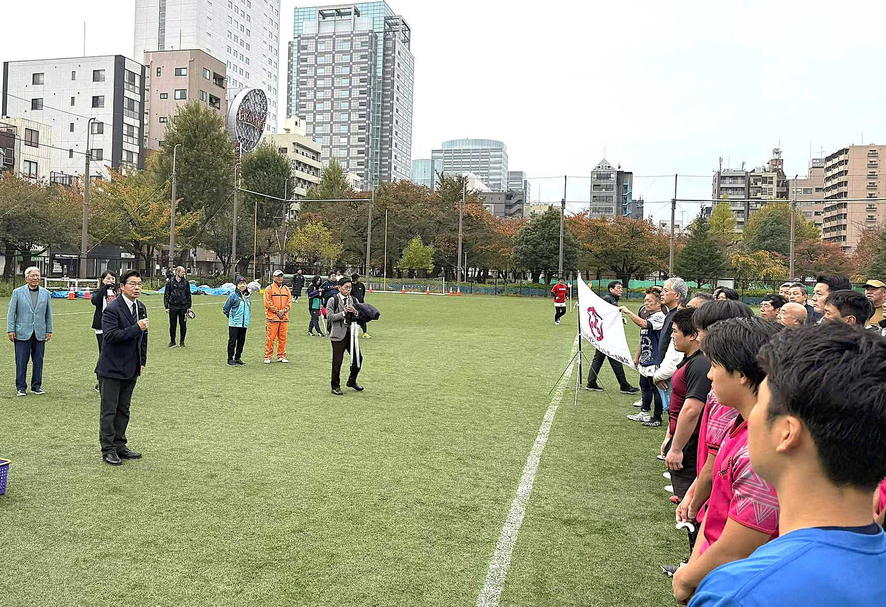 開会式で山本亨区長があいさつ