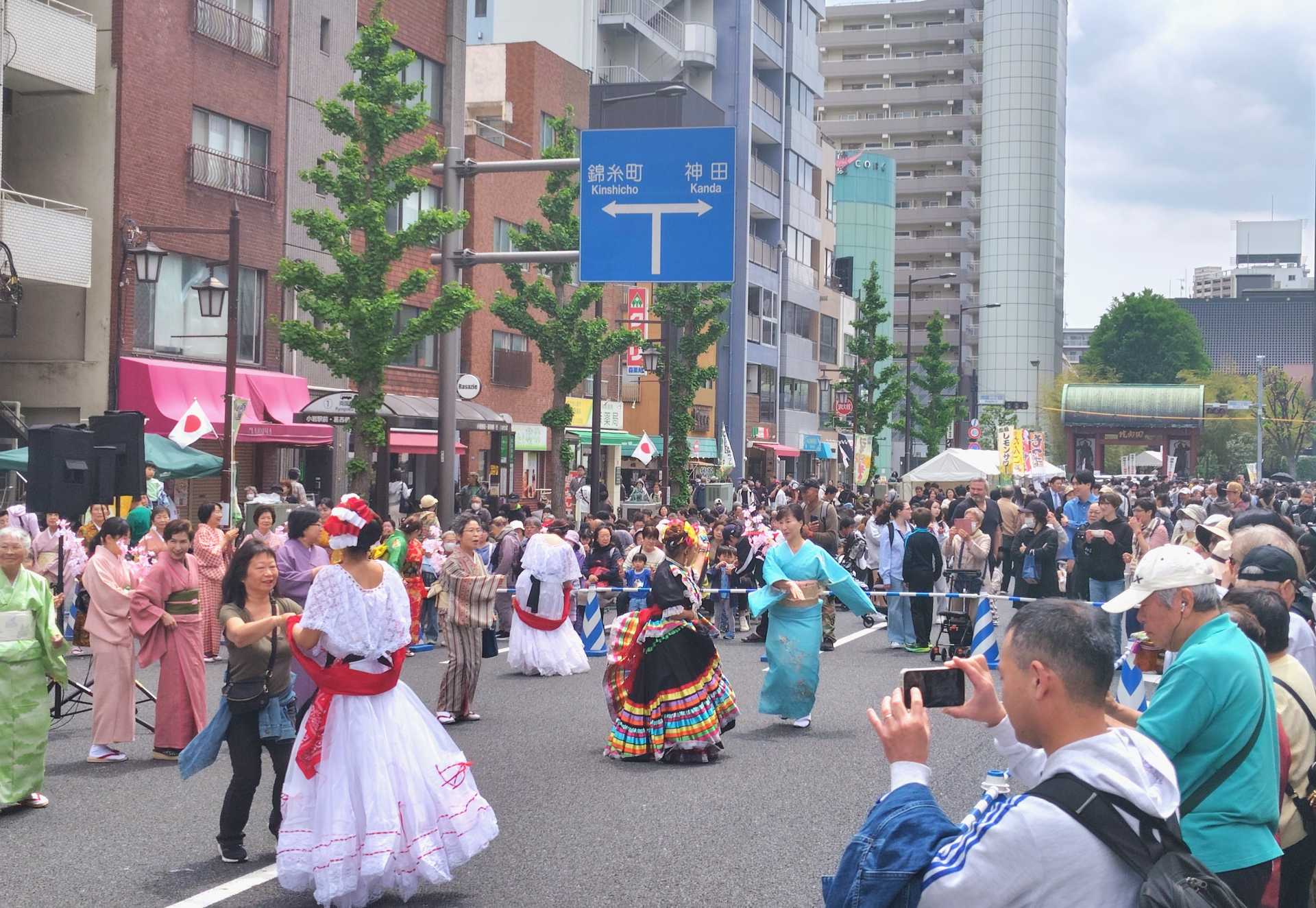 初日だけで約２万人以上が来場（主催者発表）