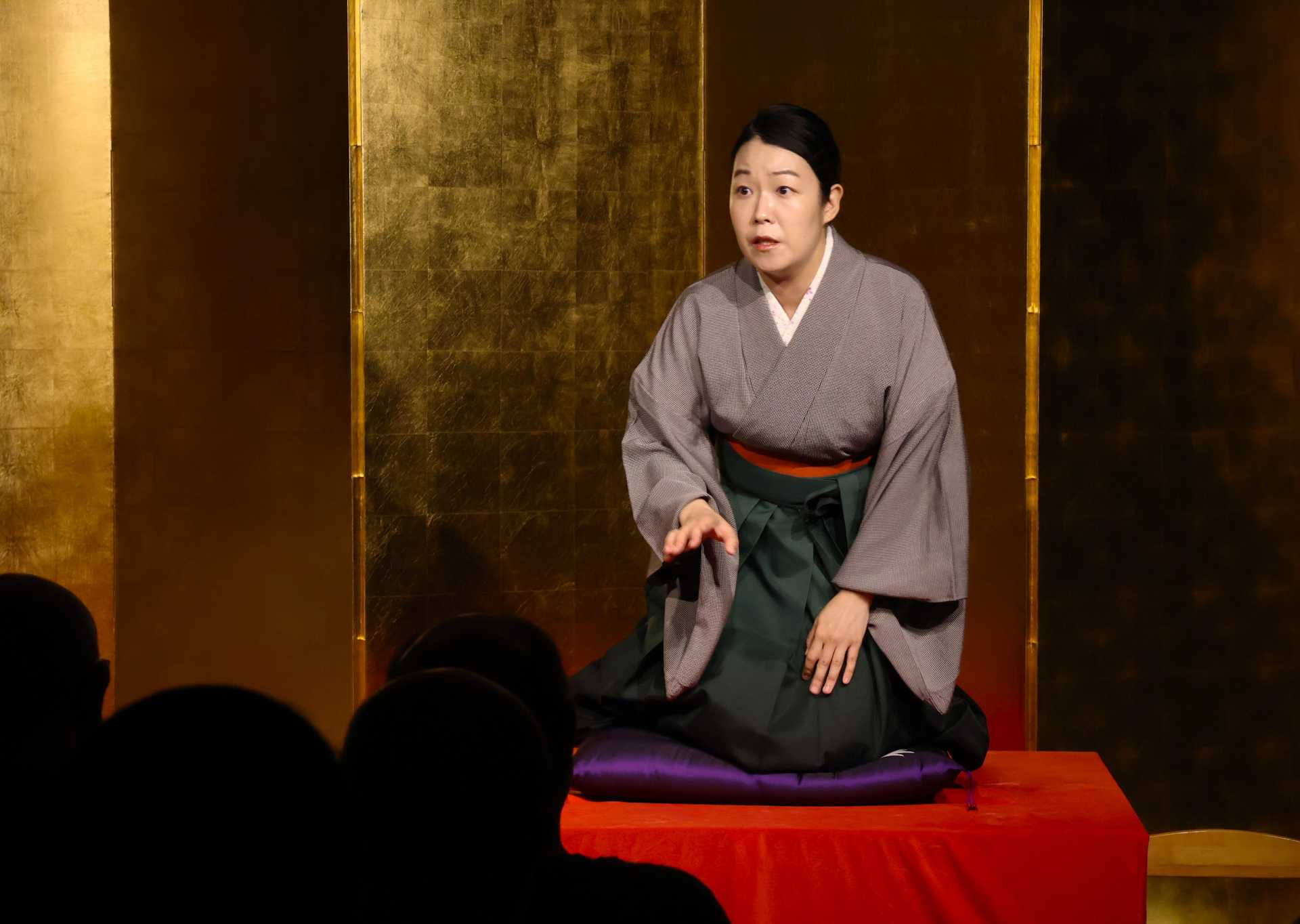 来春真打に昇進する落語家・林家あんこが東京・墨田区の東京唯一の屏風専門店「片岡屏風店」で「すみだ夜咄（よばなし）２０２６～応為とお酒と落語～」を３日間開催