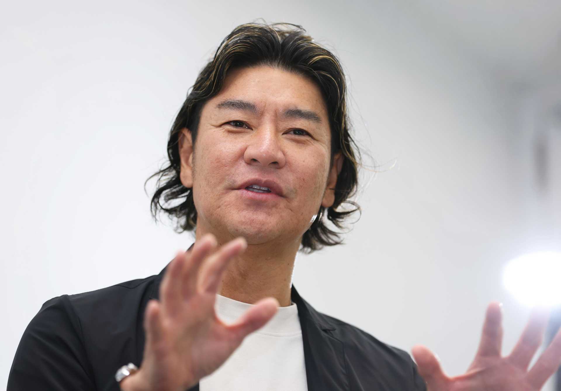 すみだの思い出を熱く語る高橋尚成さん。「居心地よく野球に触れ続けられたのは墨田区ならではだったのかな」（カメラ・関口 俊明）